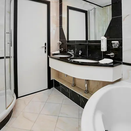 Отель Lindgart 4*