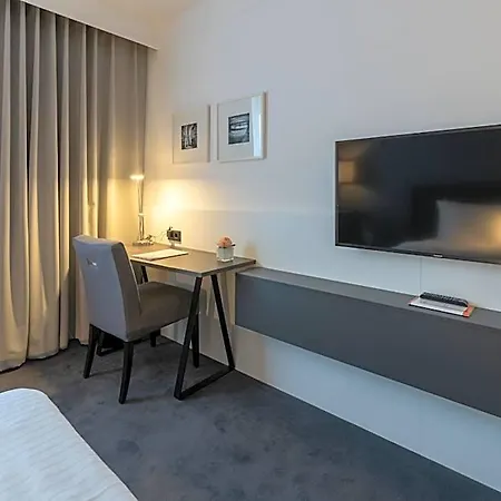 Hotell Lindgart 4*