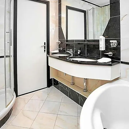 Hotell Lindgart 4*