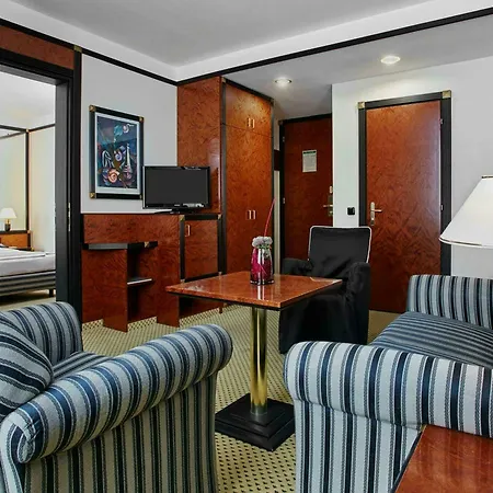 Lindgart Μίντεν